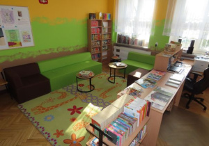 księgozbiór biblioteki szkolnej wzbogacono o 289 nowości wydawniczych - foto