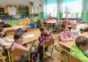 Uczniowie klasy IIIa poznają Konstytucję