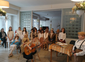 Wizyta uczniów klasy IIIa w Domu Pomocy Społecznej „Pogodna Jesień”