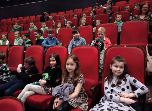 Uczniowie klas pierwszych w Teatrze Muzycznym