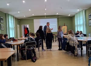 Klasa IVb w Lesie Łagiewnickim - realizacja projektu „Cztery pory roku - wiosna”
