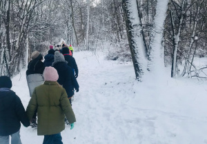 Styczniowy spacer w ramach innowacji „Przyroda uczy, bawi i relaksuje-obcując z nią świetnie się czuję”