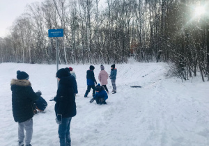 Styczniowy spacer w ramach innowacji „Przyroda uczy, bawi i relaksuje-obcując z nią świetnie się czuję”