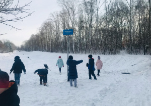 Styczniowy spacer w ramach innowacji „Przyroda uczy, bawi i relaksuje-obcując z nią świetnie się czuję”