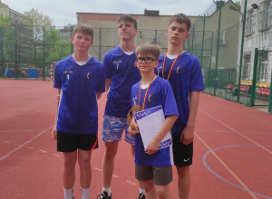 II miejsce w zawodach sportowych - Mistrzostw Łodzi - Igrzysk Dzieci w koszykówce