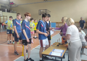 III miejsce w zawodach sportowych - Igrzyska Młodzieży Szkolnej w Koszykówce 3x3 foto 3