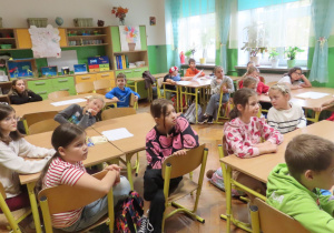 Uczniowie klasy IIIa poznają Konstytucję