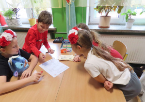 Uczniowie klasy IIIa poznają Konstytucję