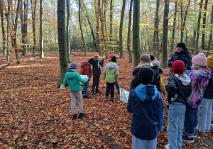 Uczniowie klasy IIIa i IIIb w Lesie Łagiewnickim