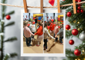 Uczniowie biorący udział w loterii mikołajkowej