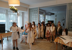 Wizyta uczniów klasy IIIa w Domu Pomocy Społecznej „Pogodna Jesień”