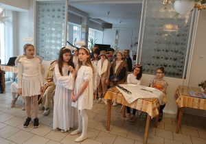 Wizyta uczniów klasy IIIa w Domu Pomocy Społecznej „Pogodna Jesień”