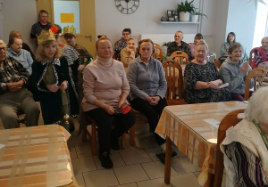 Wizyta uczniów klasy IIIa w Domu Pomocy Społecznej „Pogodna Jesień”