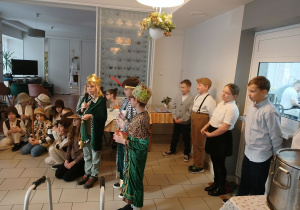 Wizyta uczniów klasy IIIa w Domu Pomocy Społecznej „Pogodna Jesień”