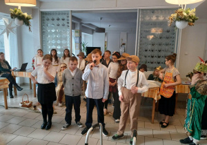 Wizyta uczniów klasy IIIa w Domu Pomocy Społecznej „Pogodna Jesień”