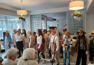 Wizyta uczniów klasy IIIa w Domu Pomocy Społecznej „Pogodna Jesień”