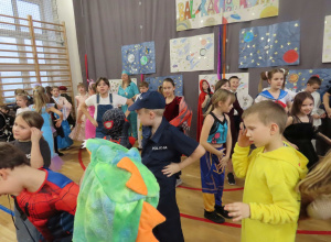 Bal karnawałowy w klasach edukacji wczesnoszkolnej