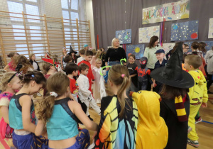 Bal karnawałowy w klasach edukacji wczesnoszkolnej