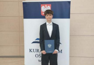 Uczeń klasy 8a, Jan Bogołębski, został laureatem Wojewódzkiego Konkursu Przedmiotowego z Biologii.