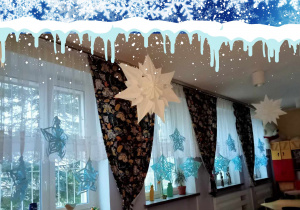 zimowa dekoracja w świetlicy - gwiazdy i śnieżynki foto2